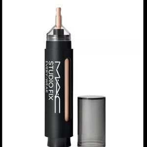 M·A·C Studio Fix Every Wear All Over Face Pen NW13